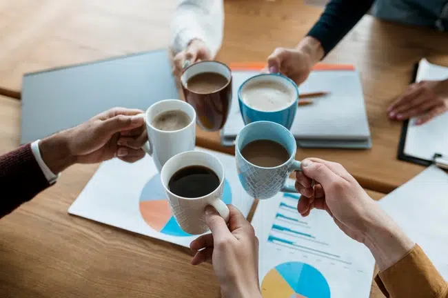 La pause café est d'autant plus stimulante pour les employés quand la boisson est offerte par l'employeur.