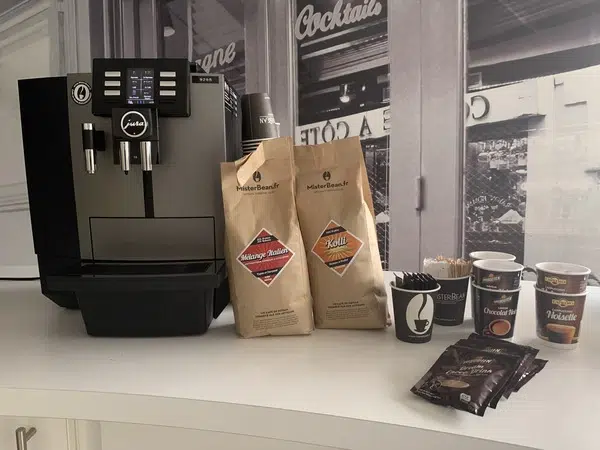 Exemple de machine à café en grain professionnelle, vendue par MisterBean.